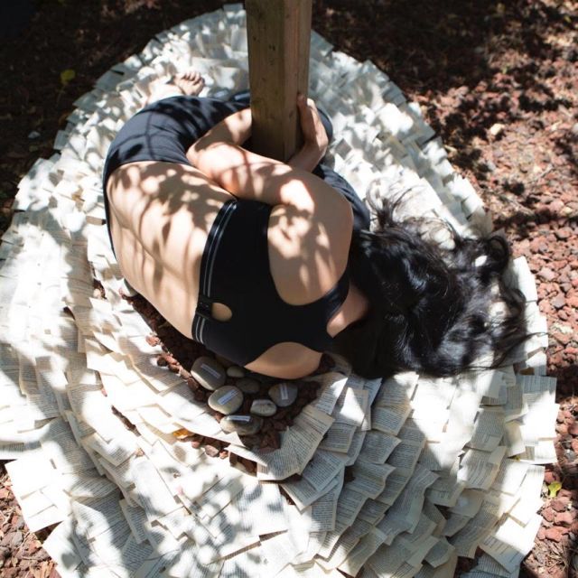 Violeta working on ideas for 35F in her backyard: the “nido de papel” / “paper nest" (photo Roberto Varea)